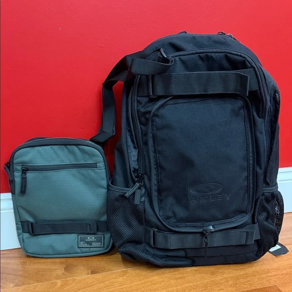 NWT Oakley Multifunctional Hydrolix Smart Backpack‎ detachable crossbody bag